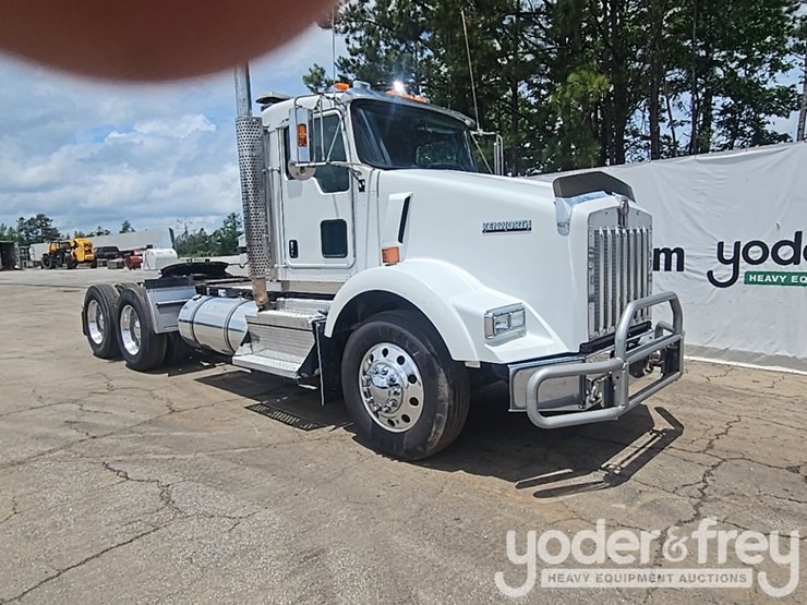 2020-kenworth-t800-image-7