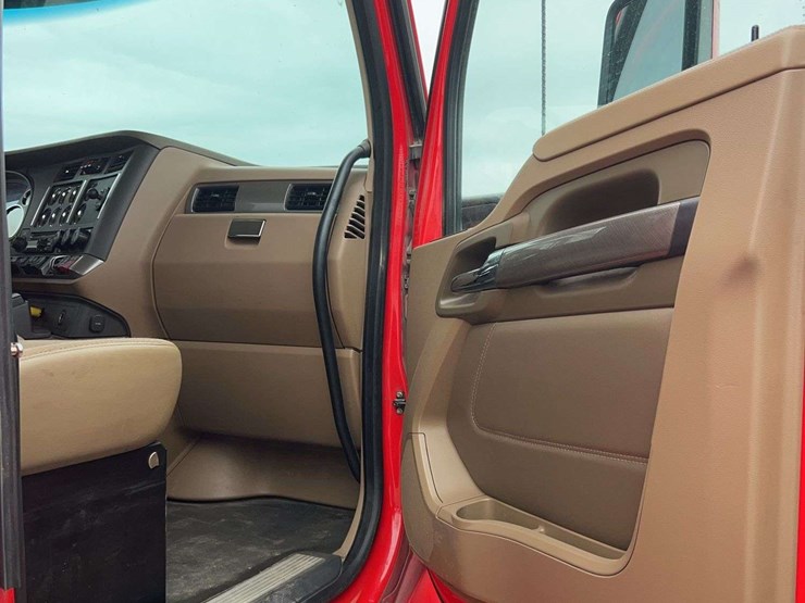 2016-kenworth-t680-image-23