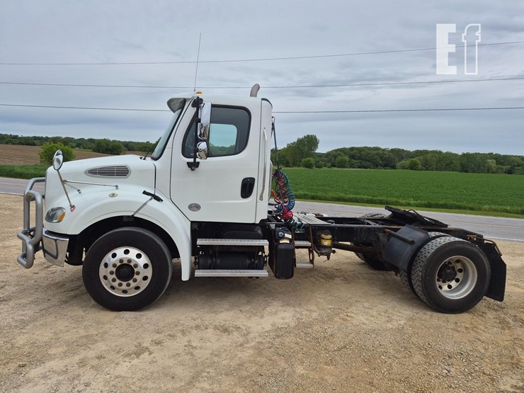 2018-freightliner-business-class-m2-112-image-12