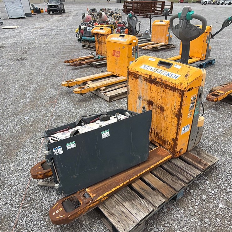 #96 • ELECTRIC PALLET JACK