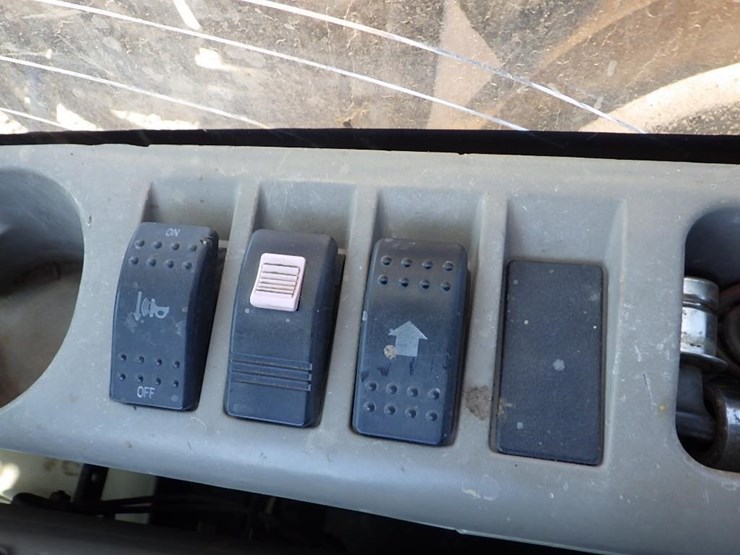 2015-case-cx210-image-53