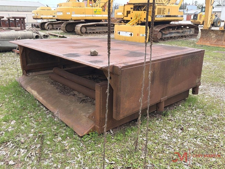 10'8"-x-8'-x-4'6"-man-hole-box-w/-6'6"-spreaders-image-3