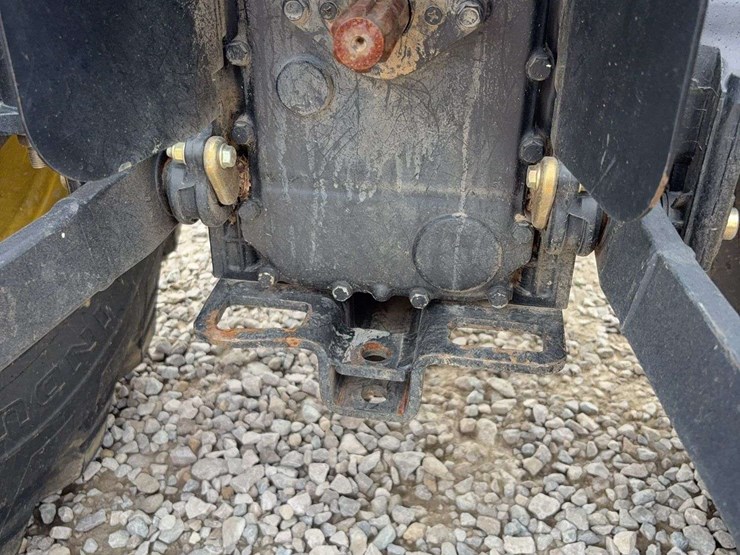 2015-john-deere-4105-image-10