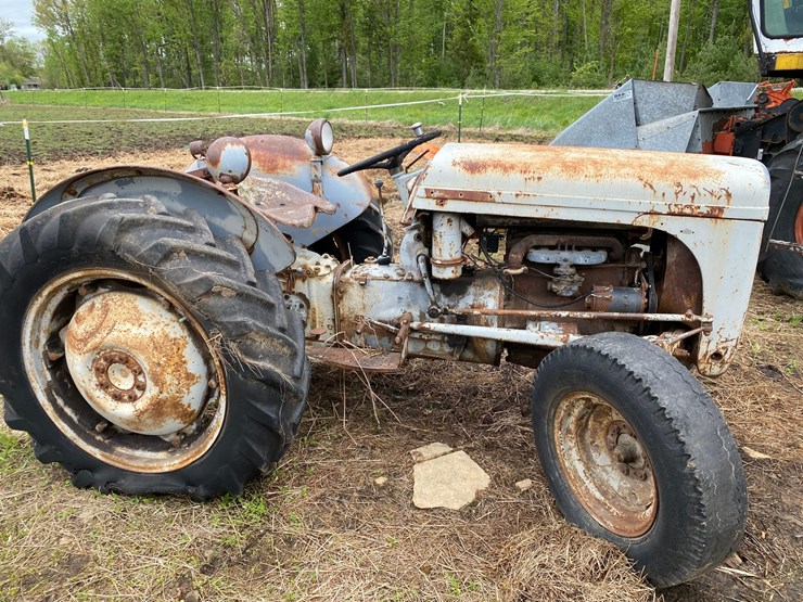 #3503-•-ferguson-wide-front-tractor-image-4