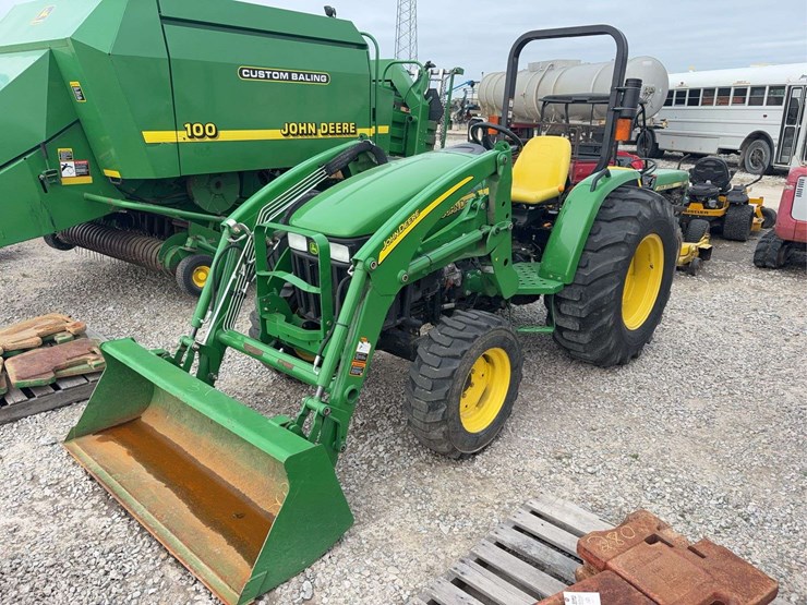 2015-john-deere-4105-image-1