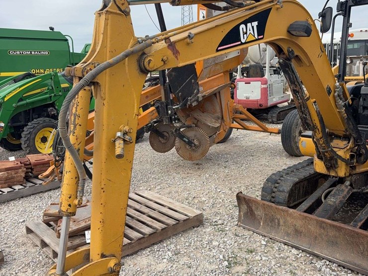 caterpillar-302.5-image-3