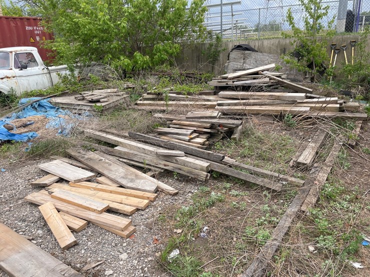 #6062-•-pile-of-various-wood-and-lumber-cutoffs-image-1