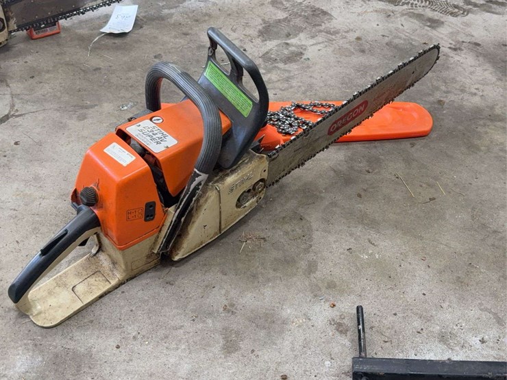 stihl-034-av-super-chainsaw-with-accessories-image-4