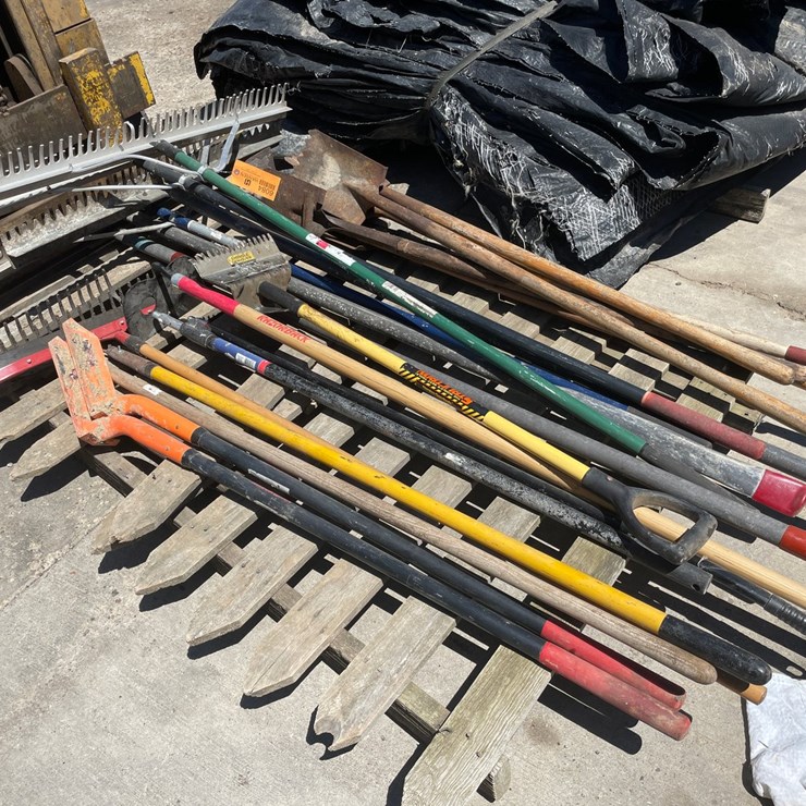 #6084 • Pallet of Handled Tools