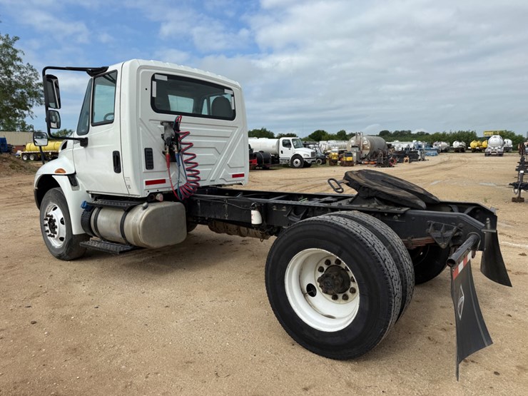 2018-international-durastar-4300-image-7