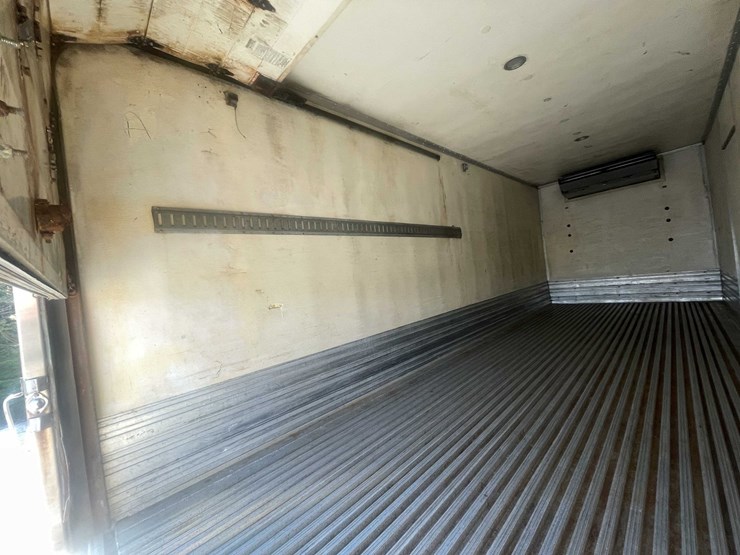 #4198-•-2005-sterling-box-truck-image-122