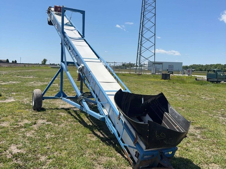 20"-x-30ft-paddle-chain-conveyor,-used-to-load-corn,-with-electric-motor,-single-phase-hookup-image-1