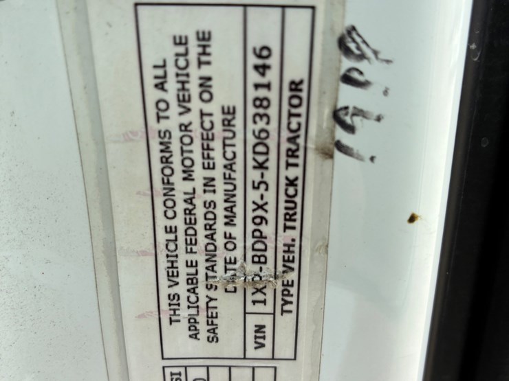 2019-peterbilt-579-image-19