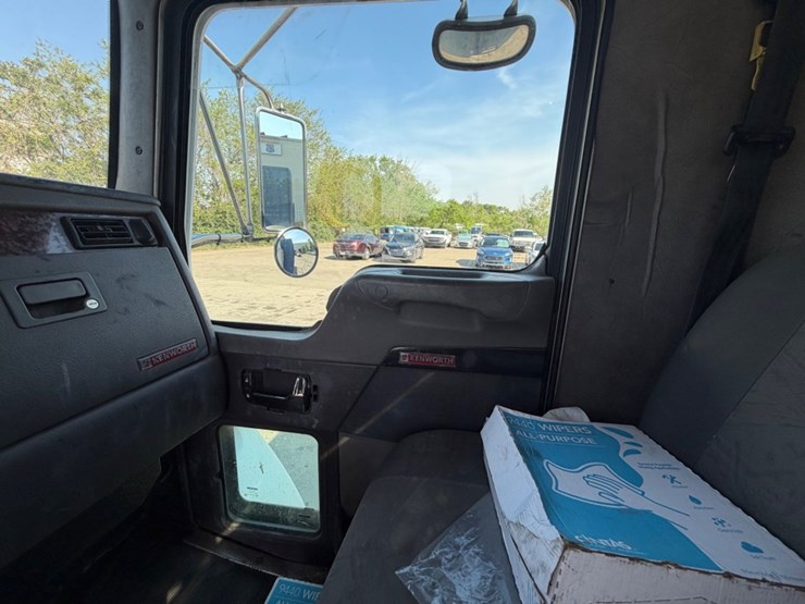 2007-kenworth-t300-image-12