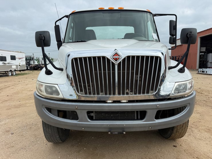 2019-international-durastar-4300-image-2