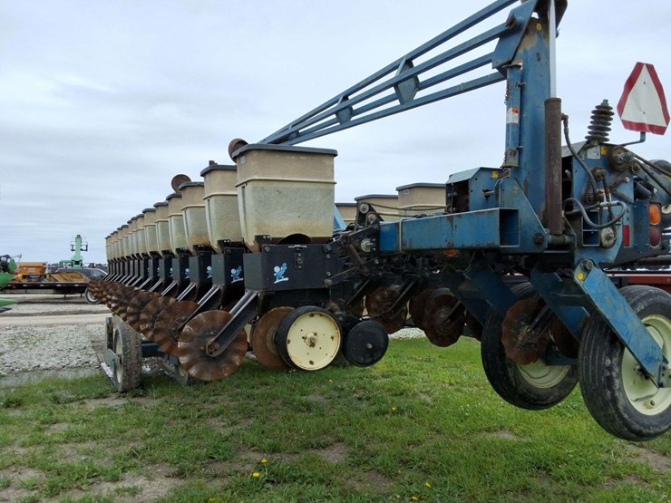 2020-kinze-2600-image-12