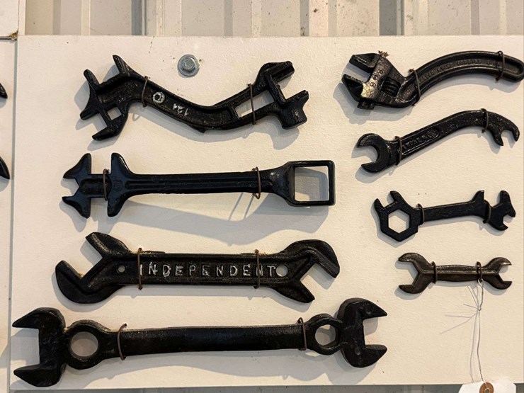 collection-of-metal-wrenches-image-2