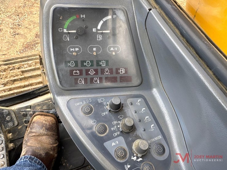 1999-deere-330-lc-image-33
