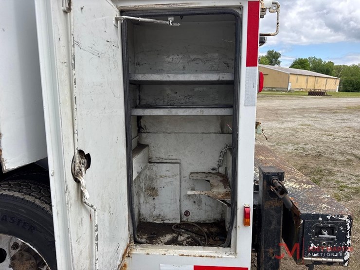 2004-international-durastar-4300-image-16