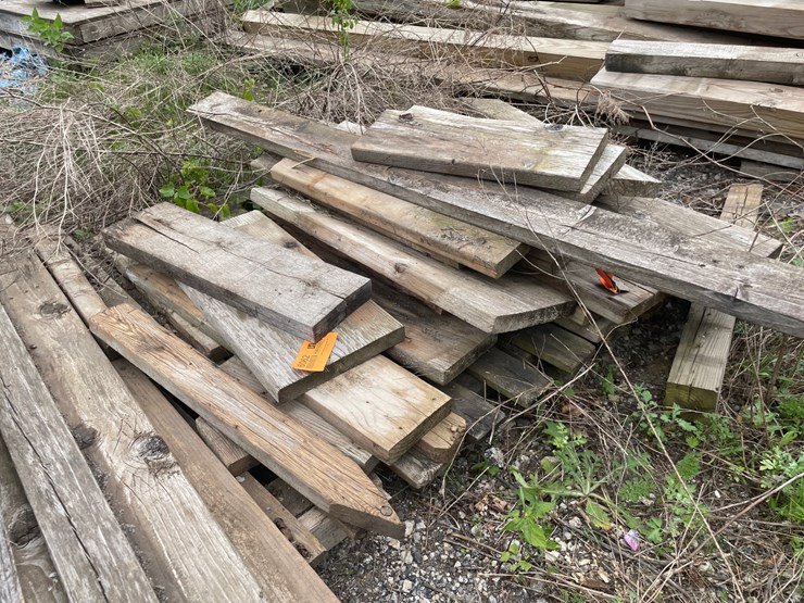 #6062-•-pile-of-various-wood-and-lumber-cutoffs-image-3