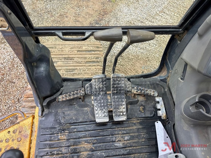 2004-deere-450c-lc-image-31