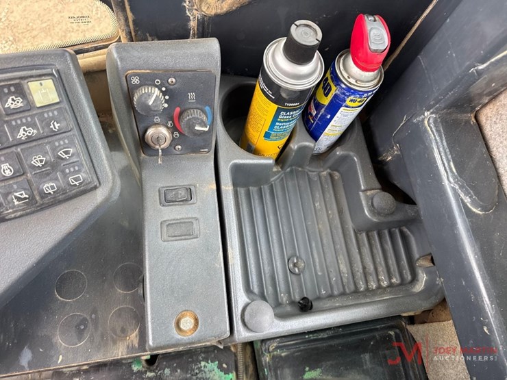 2004-deere-624j-image-26