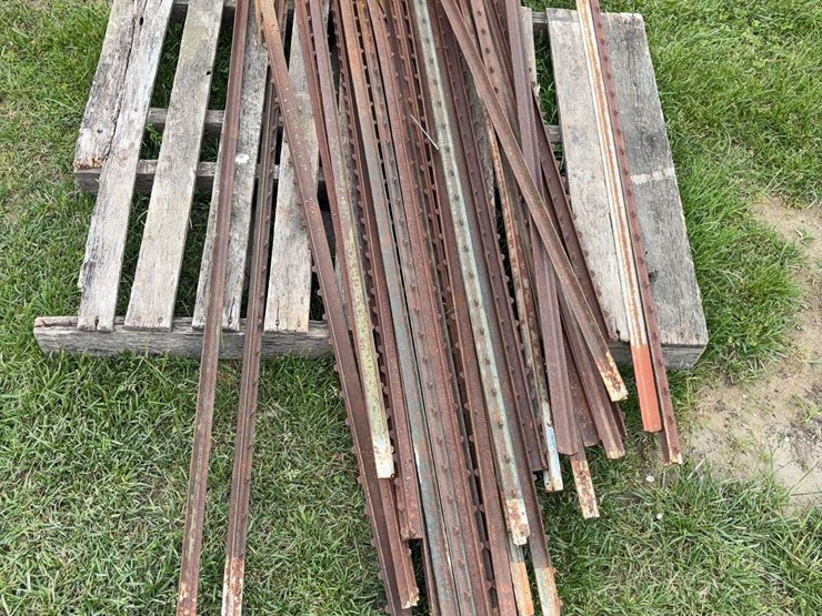 pallet-of-t-posts-image-1