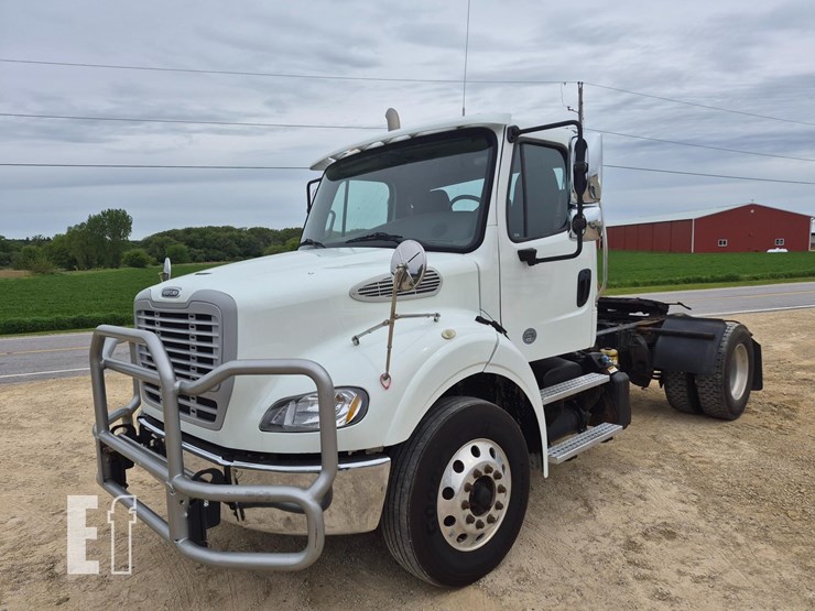 2018-freightliner-business-class-m2-112-image-1