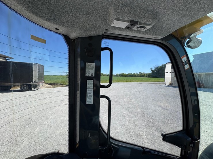 2020-deere-304l-image-24