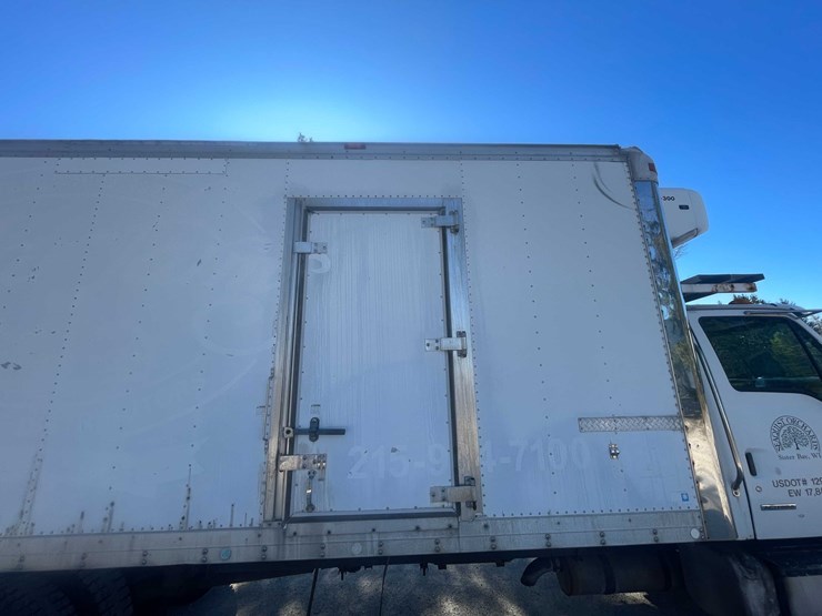 #4198-•-2005-sterling-box-truck-image-106