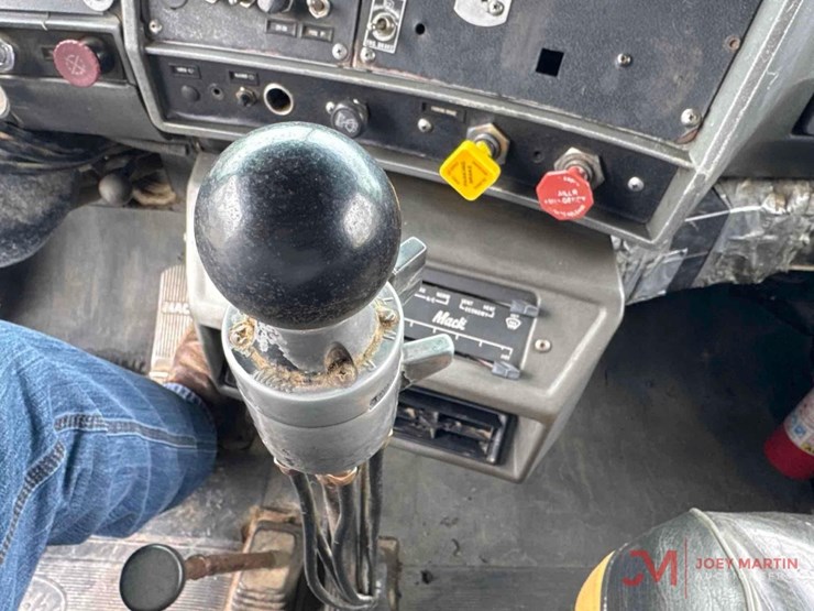 1988-mack-rd688s-image-33