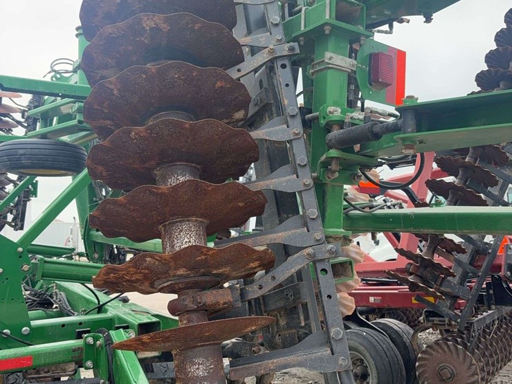 2013-john-deere-2623-image-17