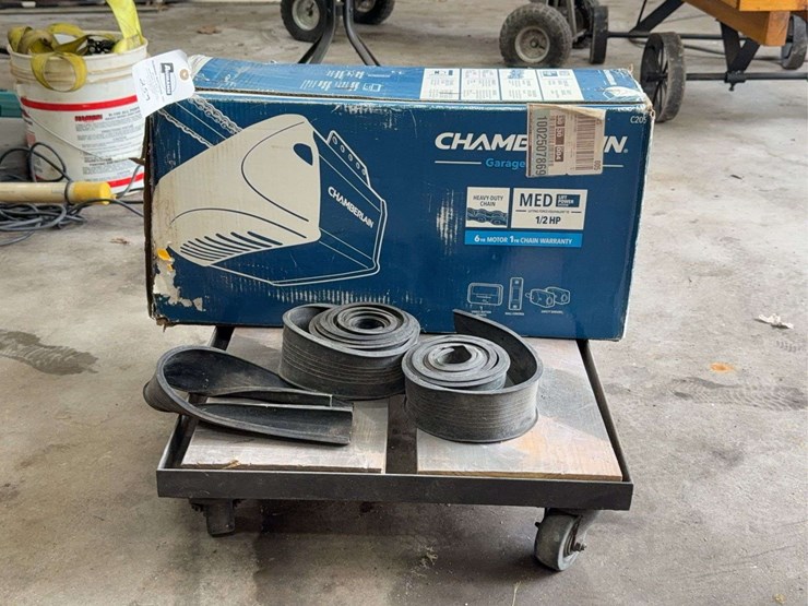 chamberlain-garage-door-opener-with-accessories-image-2
