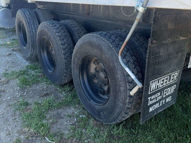 1992-mack-rd600-image-10