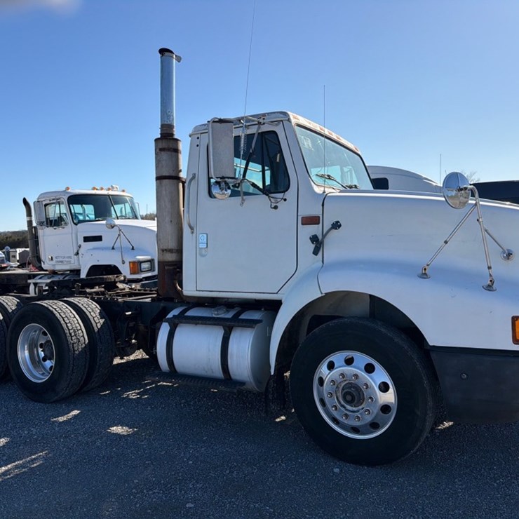 1995 INTERNATIONAL 8200