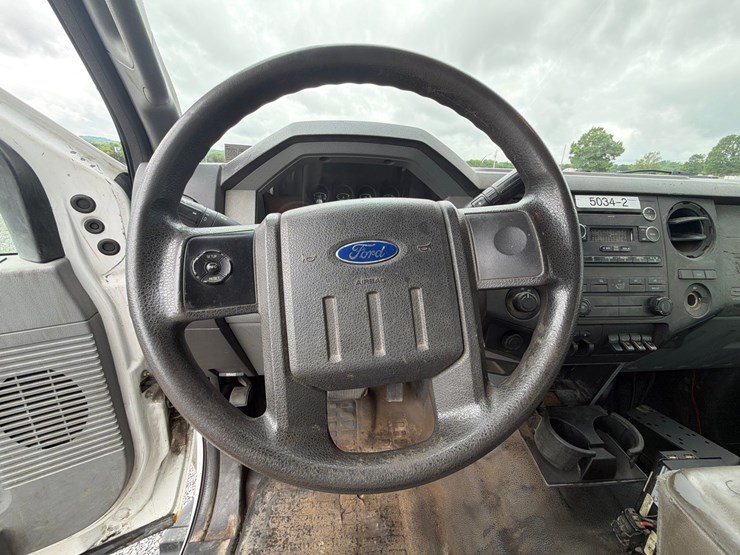 ford-f350-xl-image-18