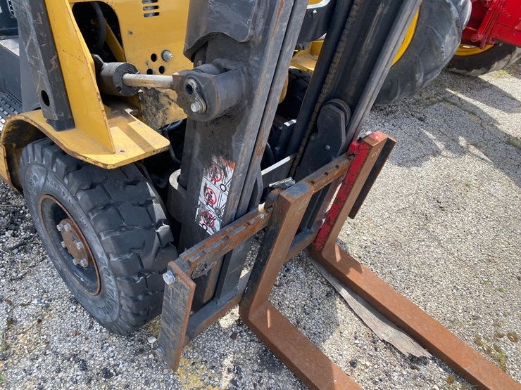 cat-gp15n-forklift-image-17