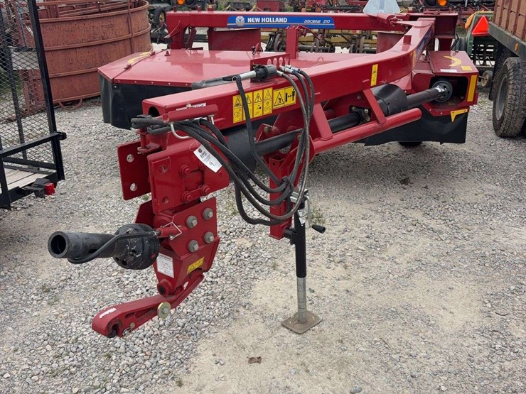 2022-new-holland-210-image-1