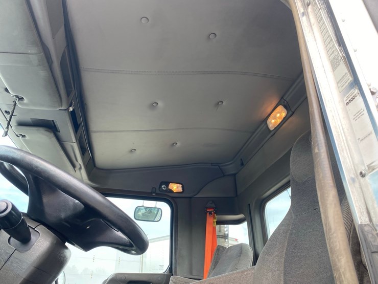 2014-kenworth-t400-single-axle-day-cab-semi-tractor-image-49