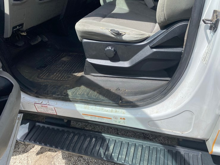 2019-ford-f-450-service-truck-image-45