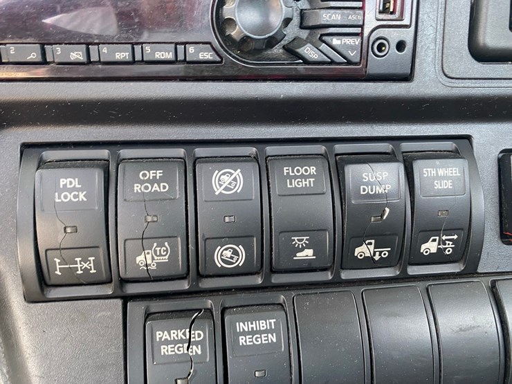 2019-international-lt625-day-cab-semi-tractor-image-65