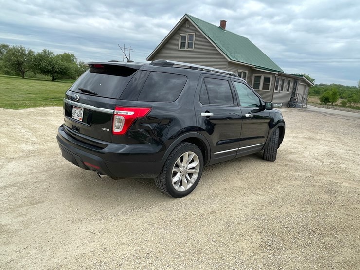 2011-ford-explorer-limited-image-6
