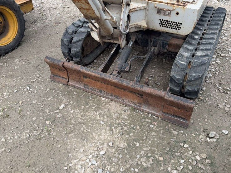 takeuchi-tb015-image-4