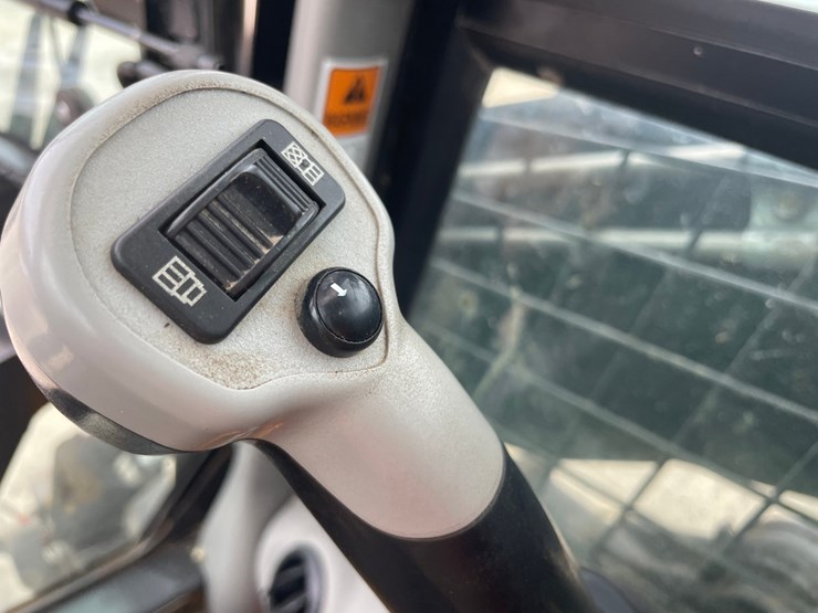 2019-new-holland-c232-image-34