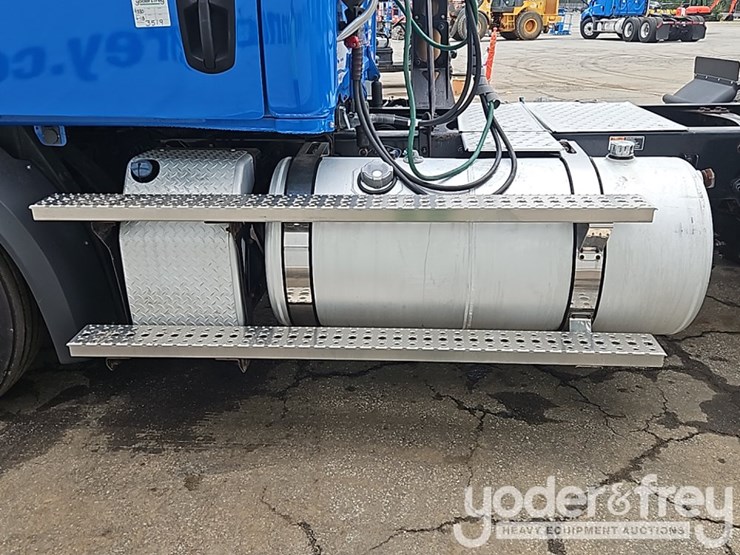 2019-freightliner-cascadia-116-image-16