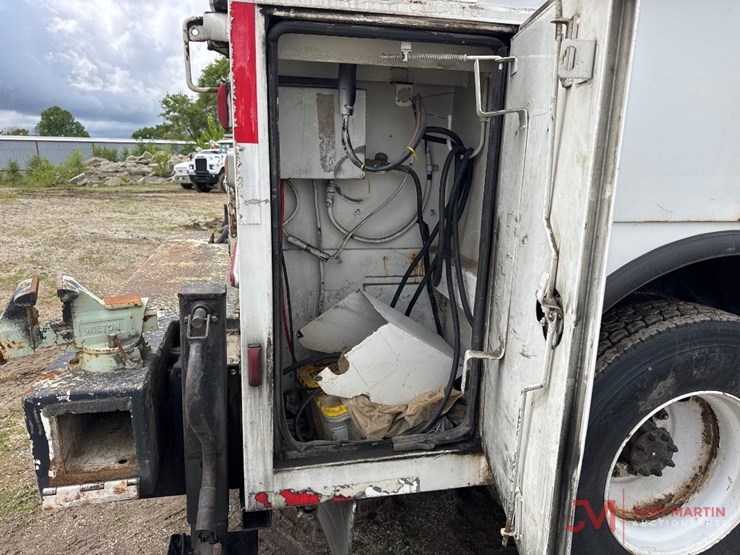 2004-international-durastar-4300-image-27