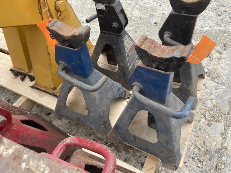 #6038-•-(2)-jack-stands-image-1
