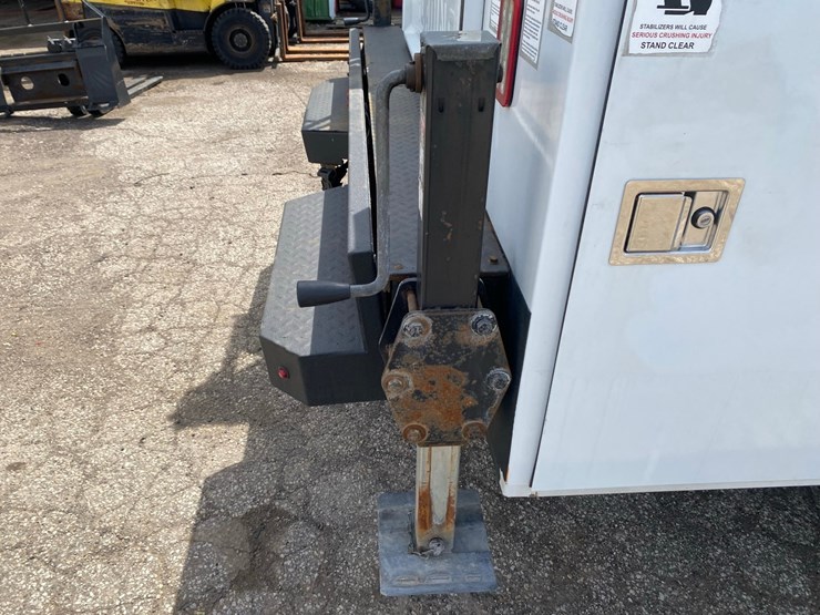2019-ford-f-450-service-truck-image-28