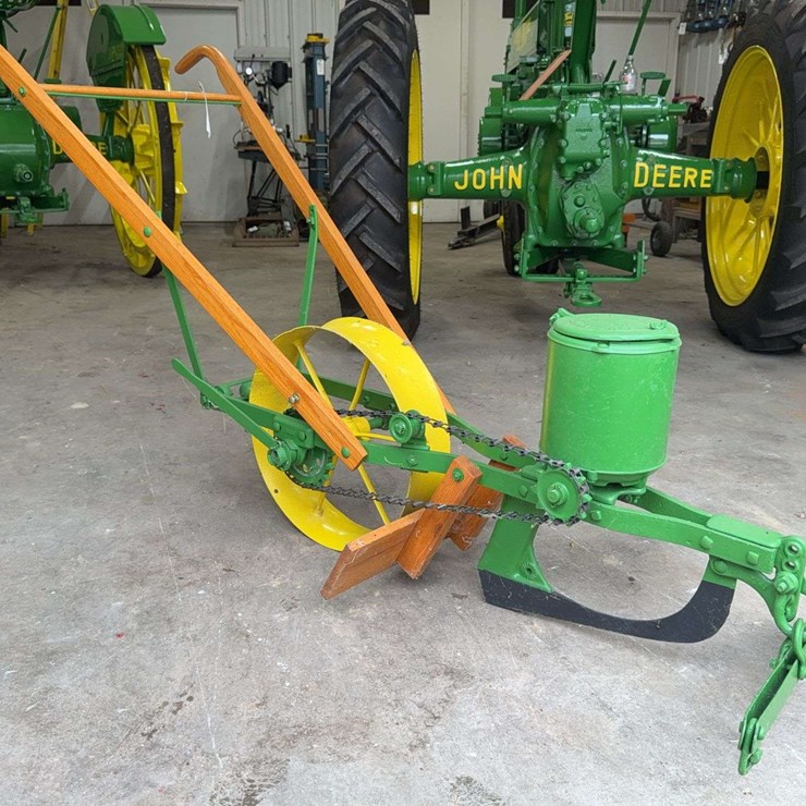 John Deere Deere & Mansur Co. Hand Push Planter