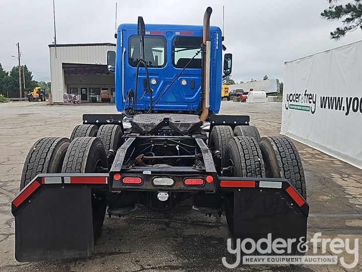 2019-freightliner-cascadia-116-image-4